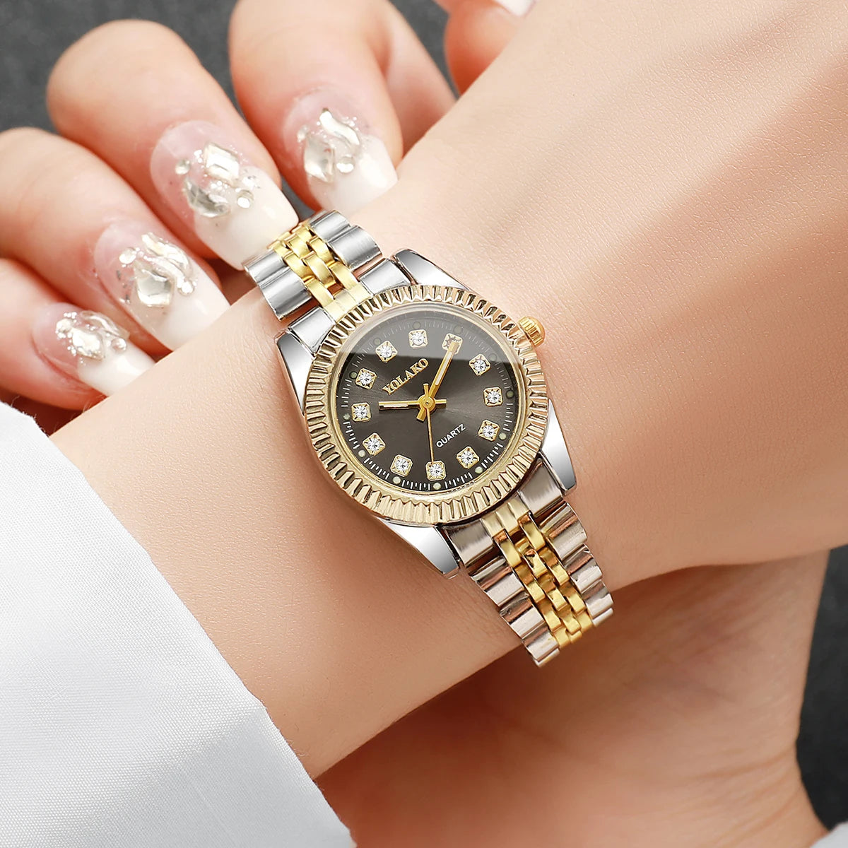Luxury Men Business Watches Fashion Rhinestone Women Quartz Watch with Calendar Clock Gift(Without Box)